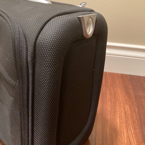 Black Tumi Luggage Bag - Picture 3 of 9